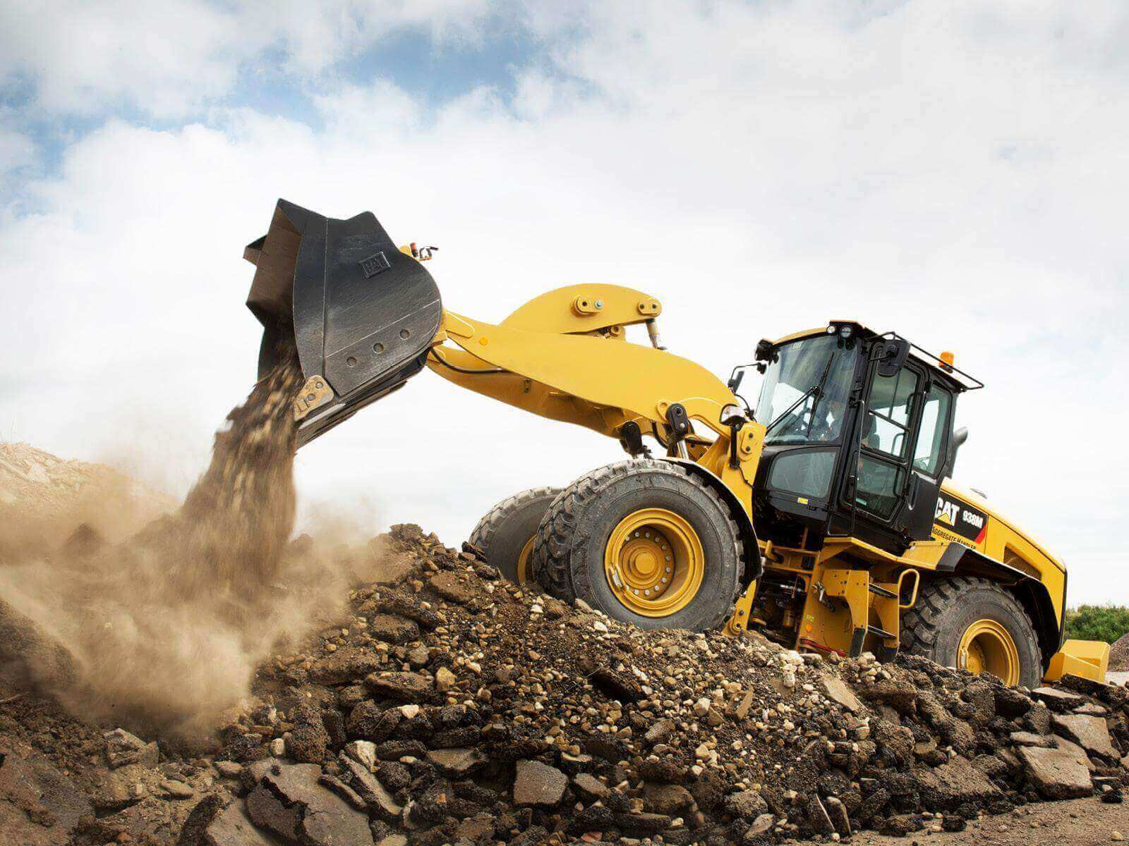 Heavy Equipment Marketing with AI in 2024: Transforming the Industry